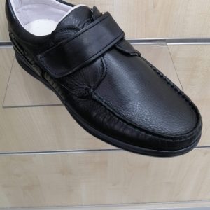 Scarpe uomo strappo a pianta larga